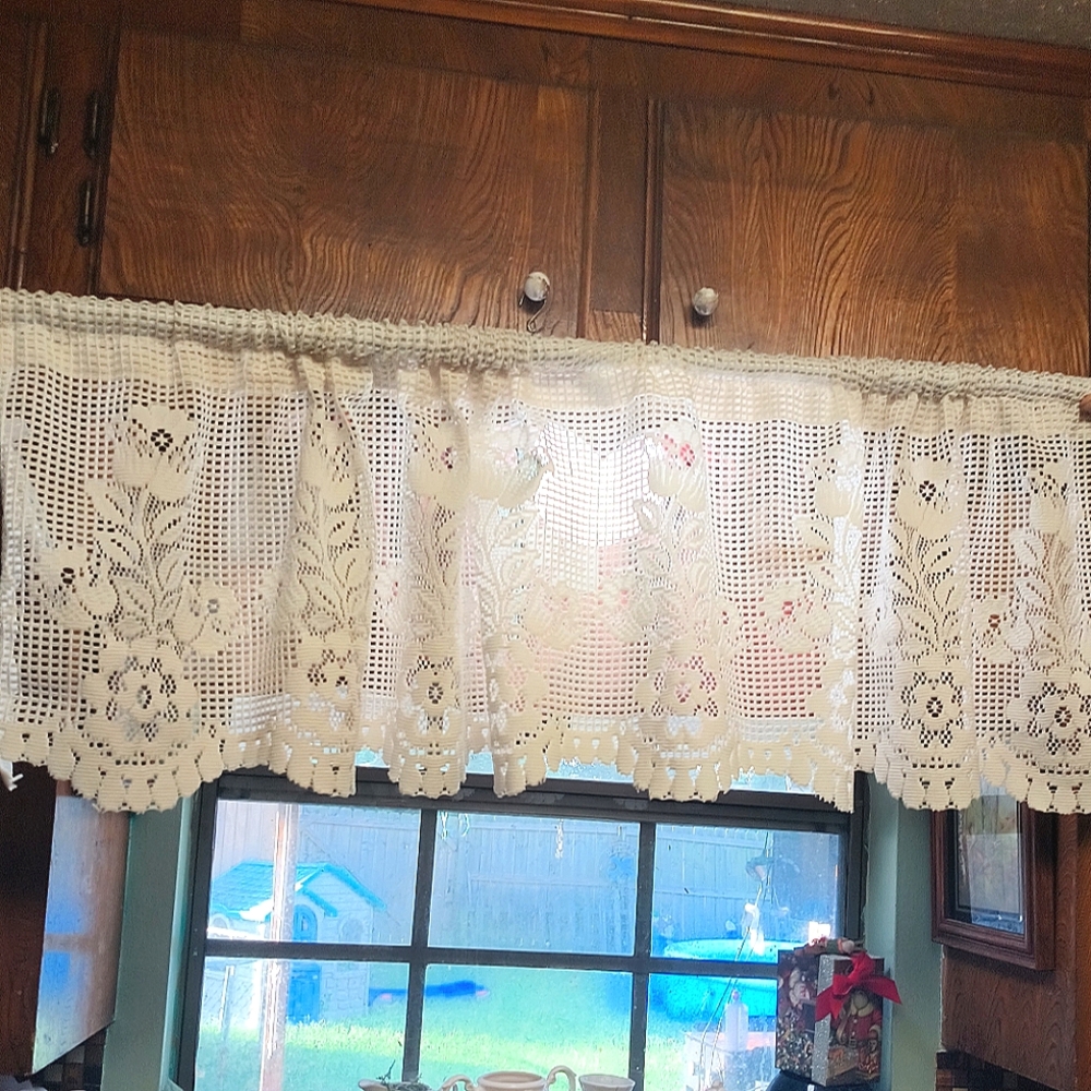 Vintage Floral Crochet Valance